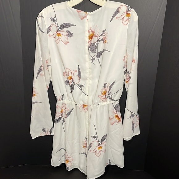 SUGAR LIPS summer long sleeve bow + tie ivory romper in women’s size XS - Picture 9 of 11